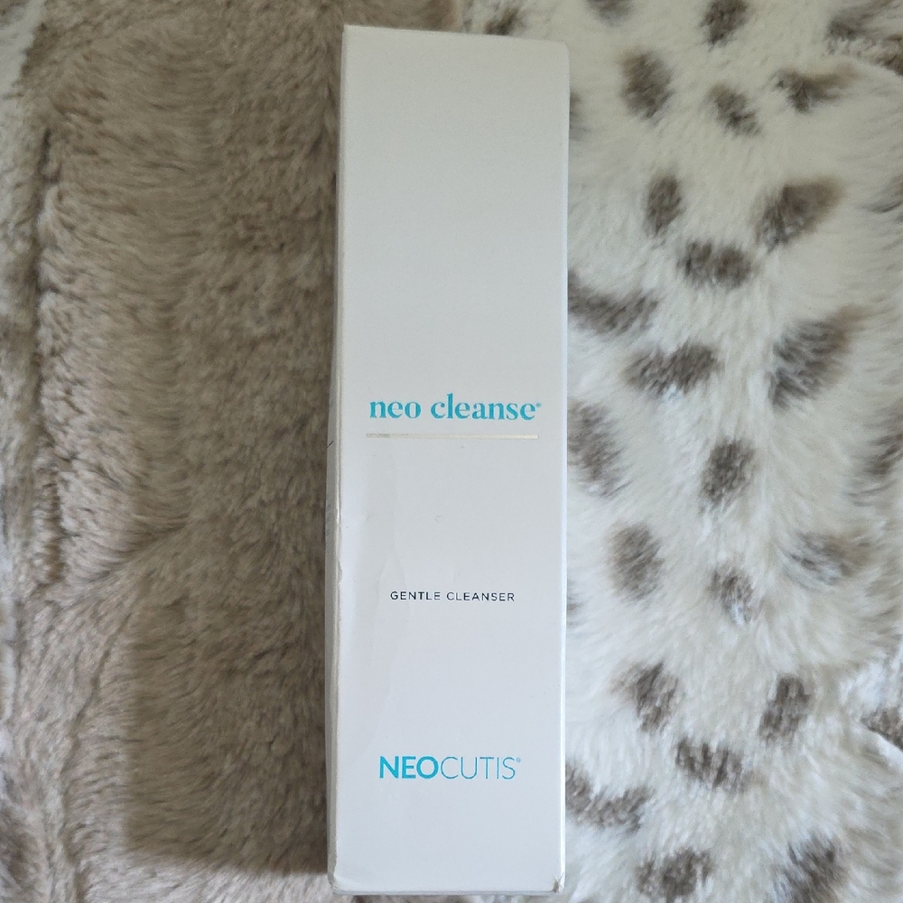 Neocutis Neo Cleanse Gentle Cleanser - White